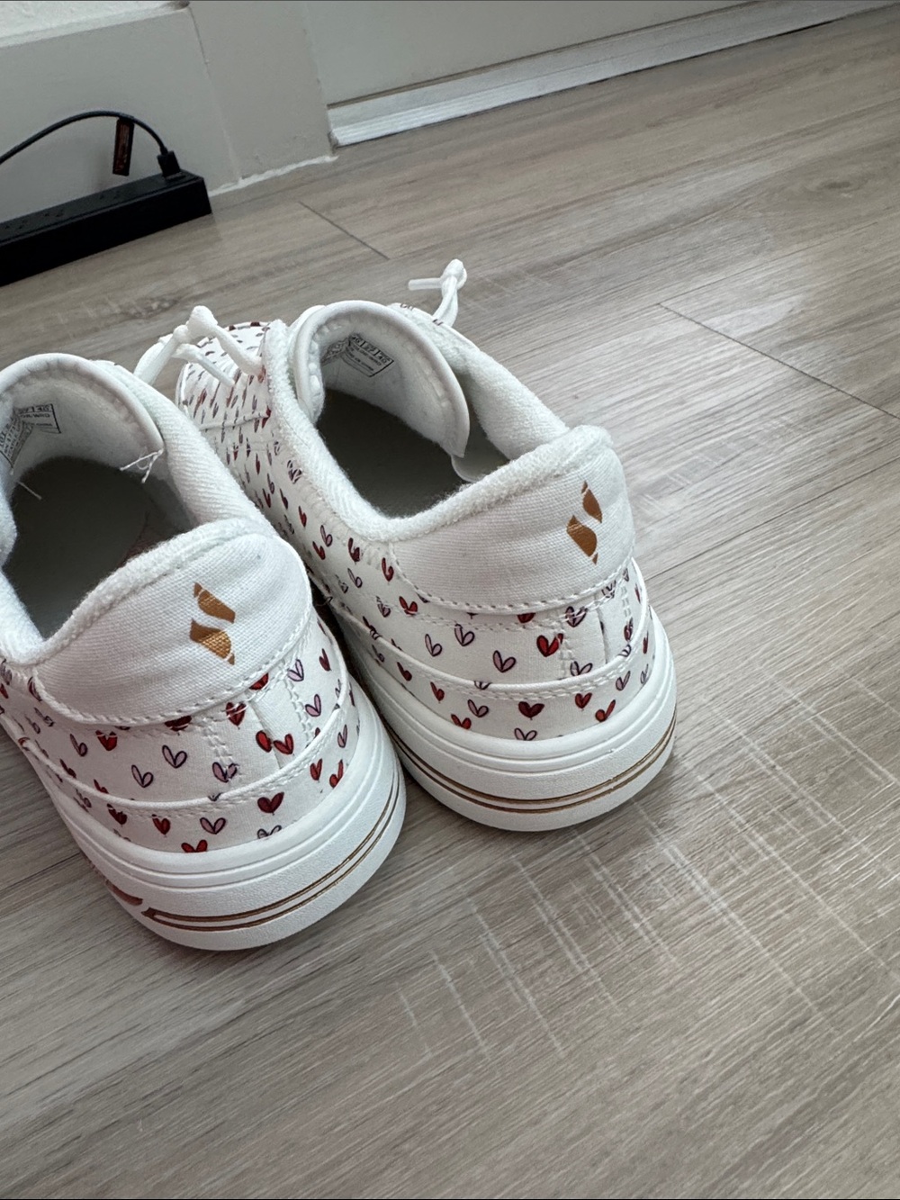 NWOT Skechers Women's Heart Print Archfit Sneakers, 10 - Picture 5 of 6